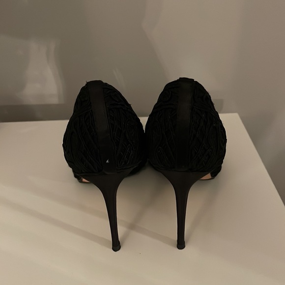 Beautiful lace/embroidery detail heels from Vince Camuto - Picture 3 of 5